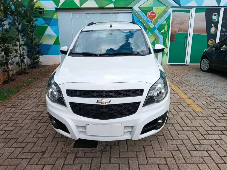 Chevrolet Montana Branco 13