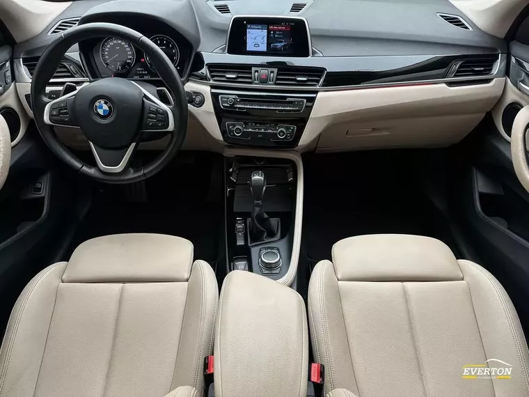 BMW X1 Branco 7