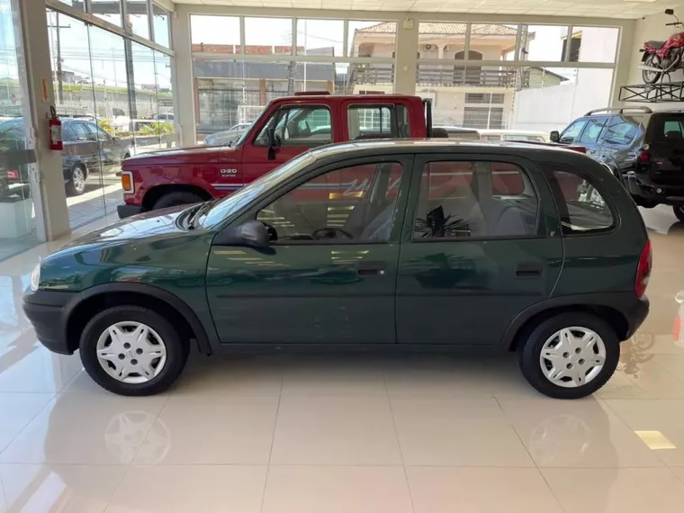 Chevrolet Corsa Verde 4