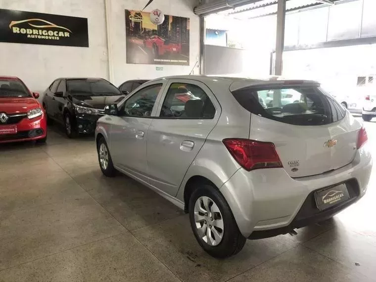 Chevrolet Onix Prata 7