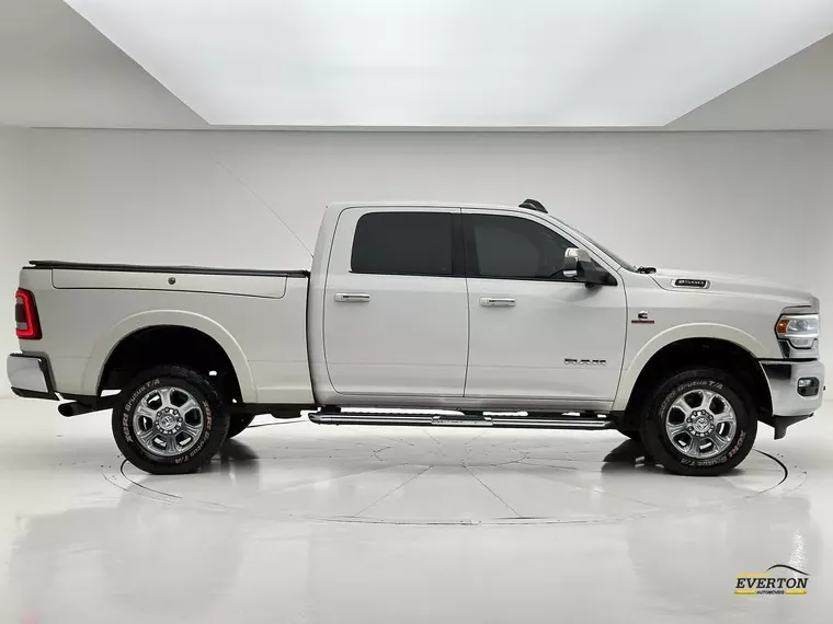 RAM 2500 Branco 16