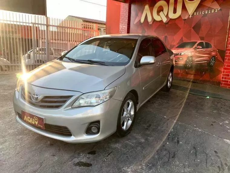 Toyota Corolla Bege 8