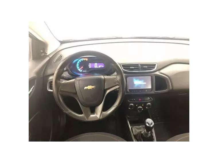 Chevrolet Onix Vermelho 14