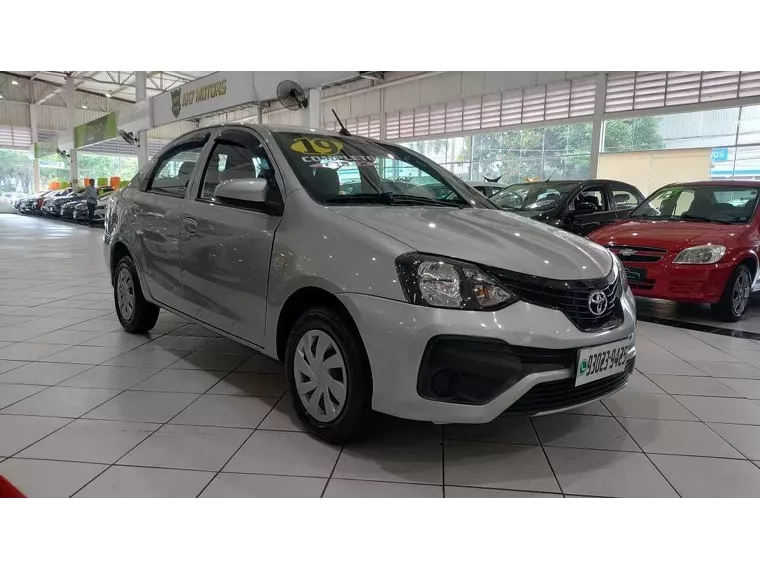 Toyota Etios Prata 5