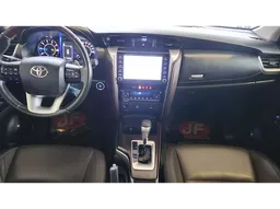 Toyota Hilux SW4