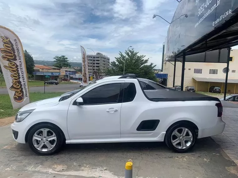 Chevrolet Montana Branco 11