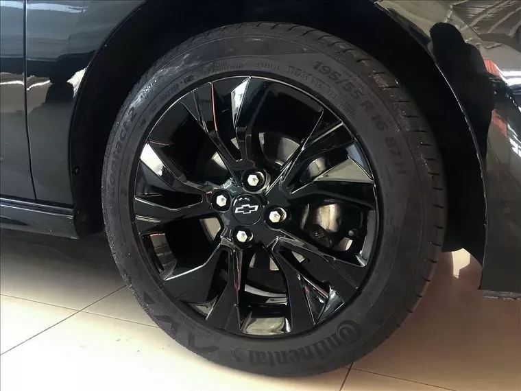 Chevrolet Onix Preto 1