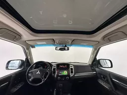 Mitsubishi Pajero Full
