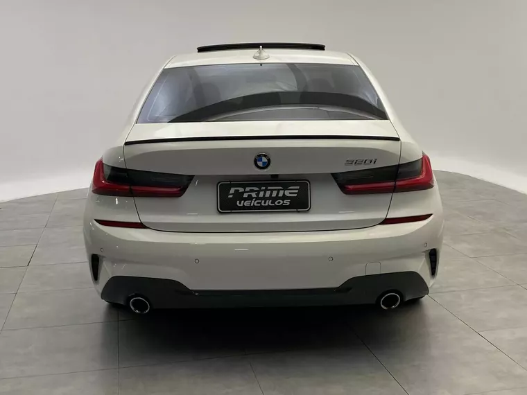 BMW 320i Branco 8