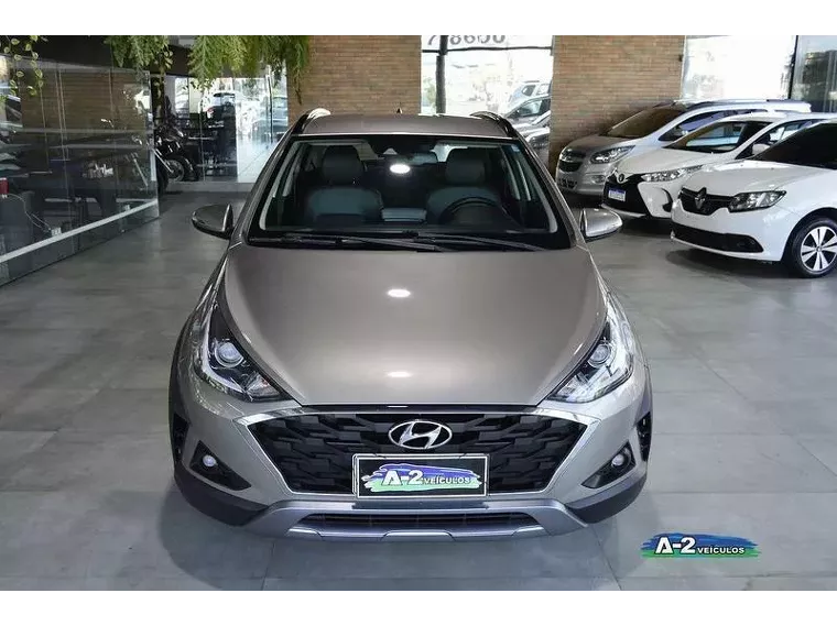 Hyundai HB20X Prata 11