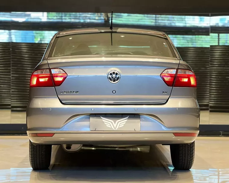 Volkswagen Voyage Cinza 2