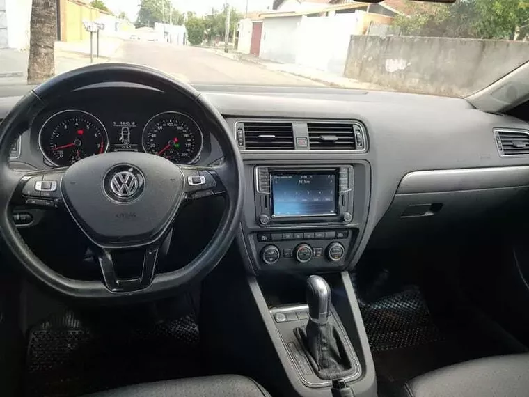 Volkswagen Jetta Cinza 2