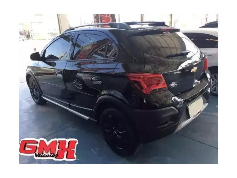 Chevrolet Onix Preto 5