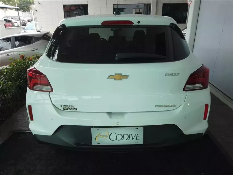 Chevrolet Onix Branco 2