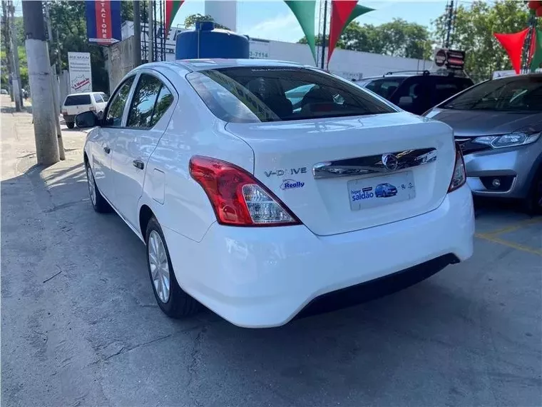 Nissan Versa Branco 7