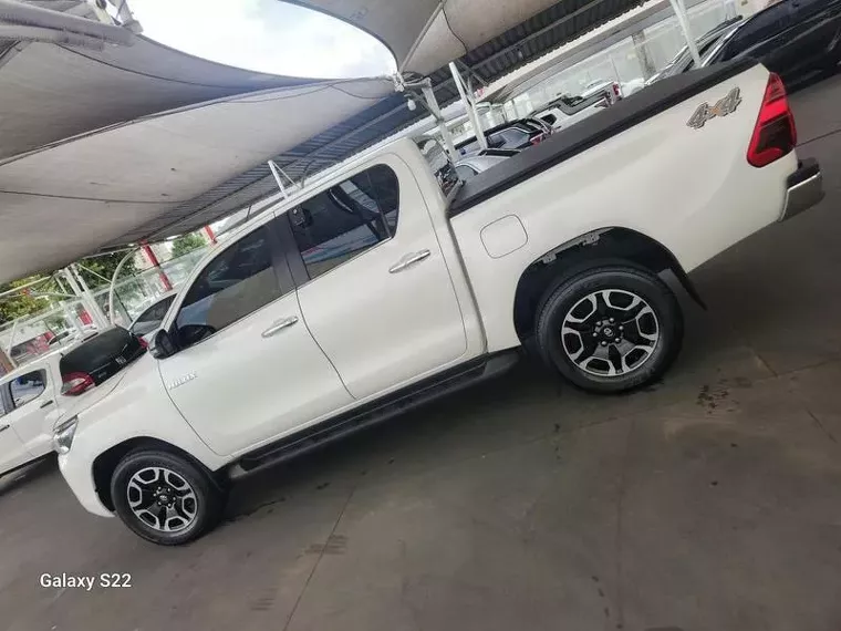 Toyota Hilux Branco 3