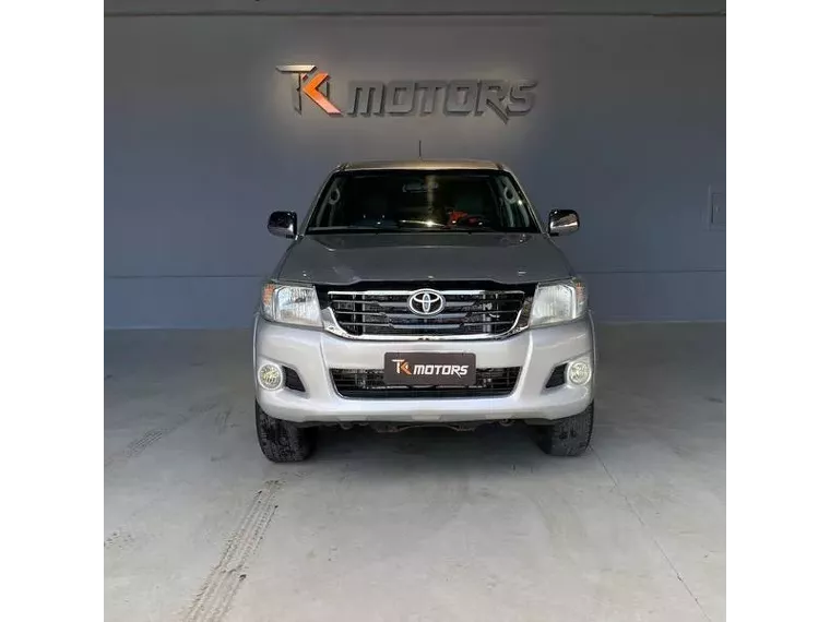 Toyota Hilux Prata 1