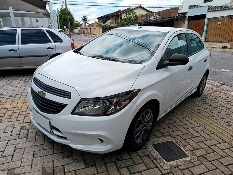 Chevrolet Onix Branco 15