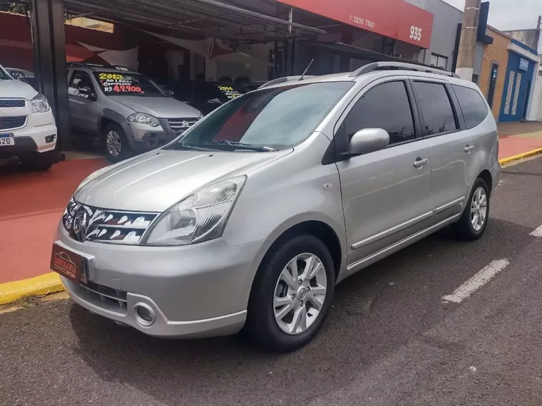 Nissan Grand Livina Prata 7