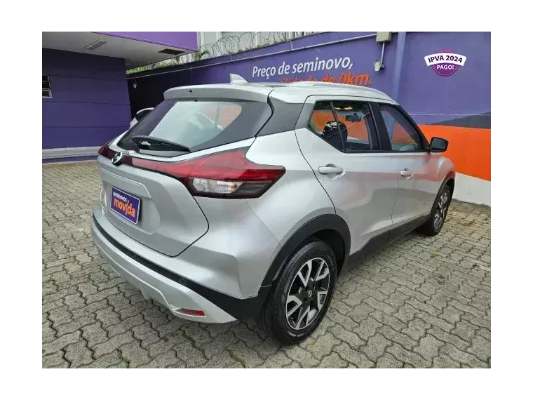 Nissan Kicks Prata 2