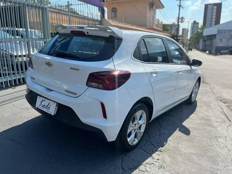 Chevrolet Onix Branco 3