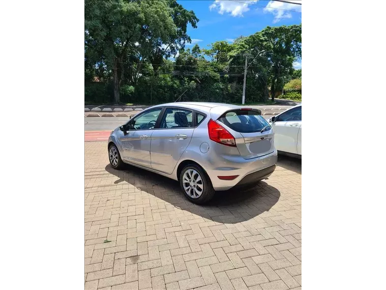 Ford Fiesta Prata 8