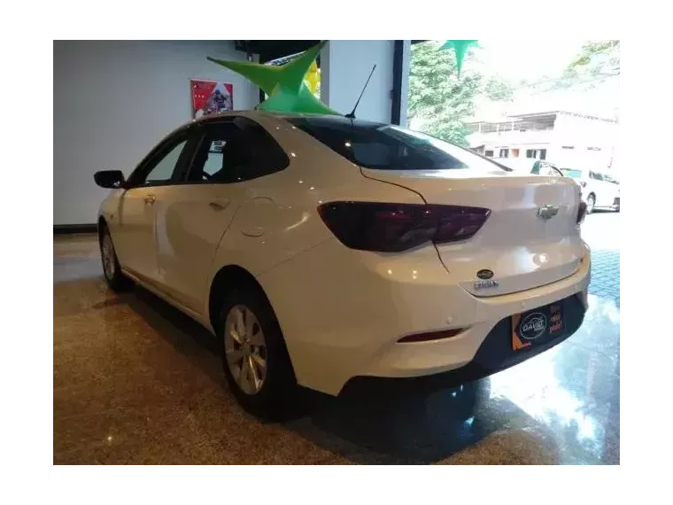 Chevrolet Onix Branco 10