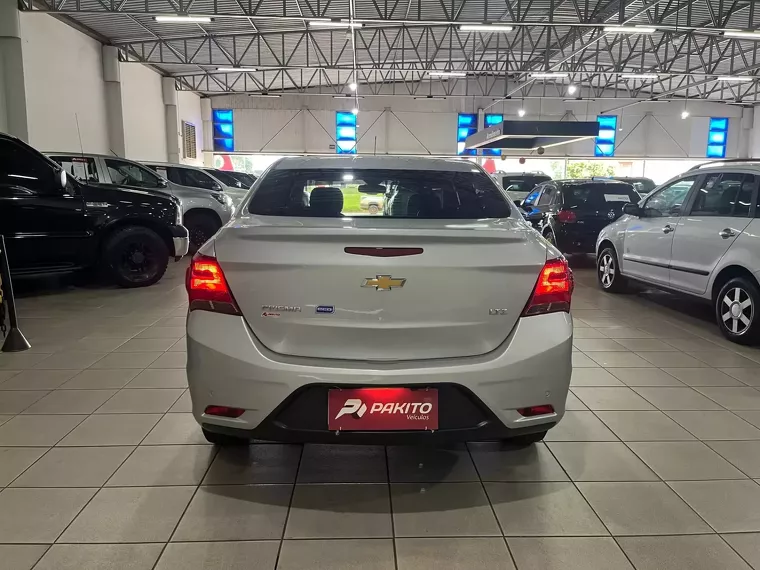 Chevrolet Prisma Prata 2