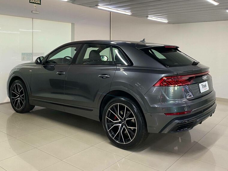 Audi Q8 Cinza 6