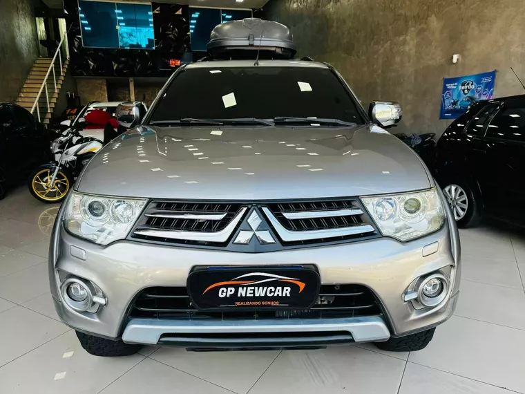 Mitsubishi Pajero Prata 2