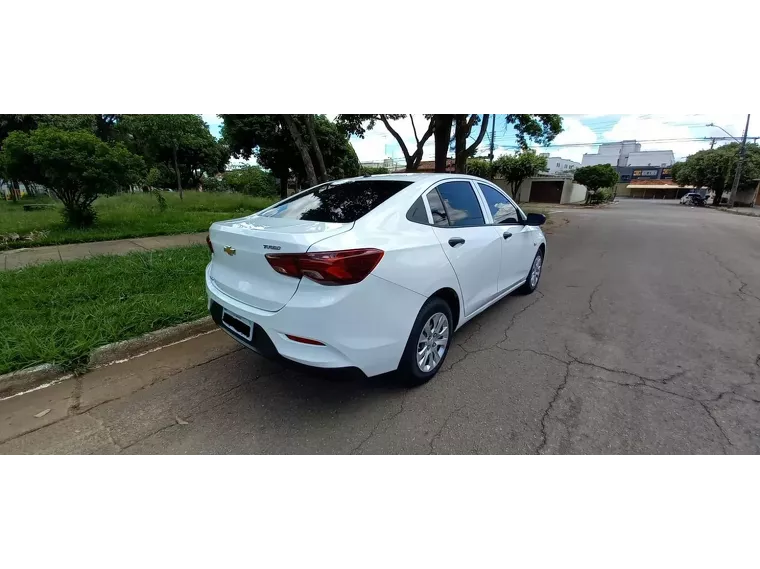 Chevrolet Onix Branco 16