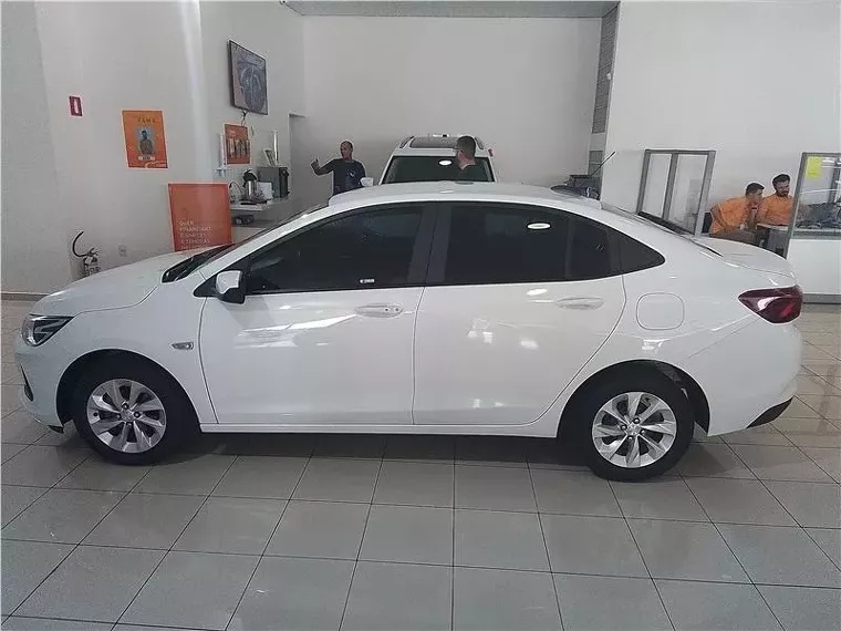 Chevrolet Onix Branco 6