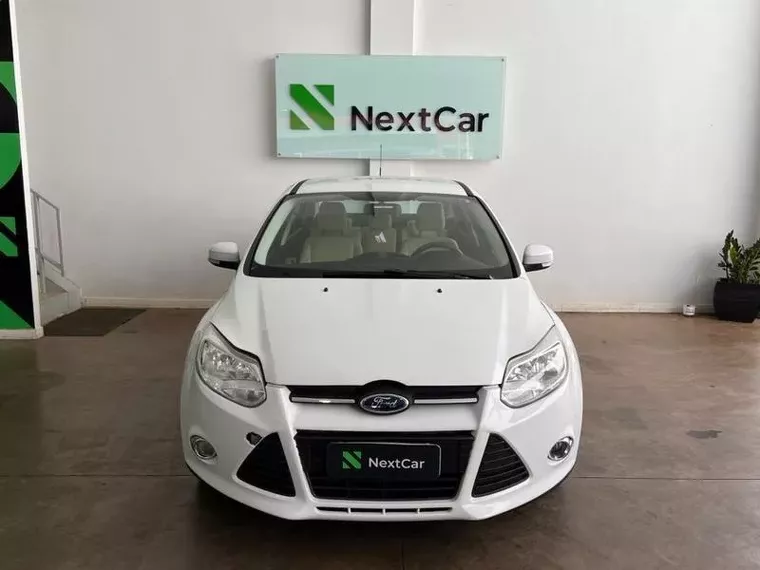 Ford Focus Branco 4