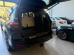 Toyota Hilux SW4