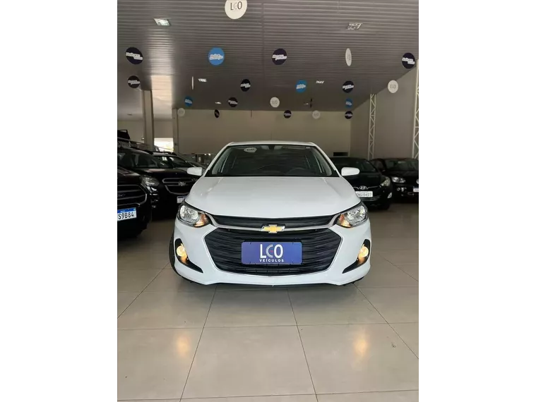 Chevrolet Onix Branco 9