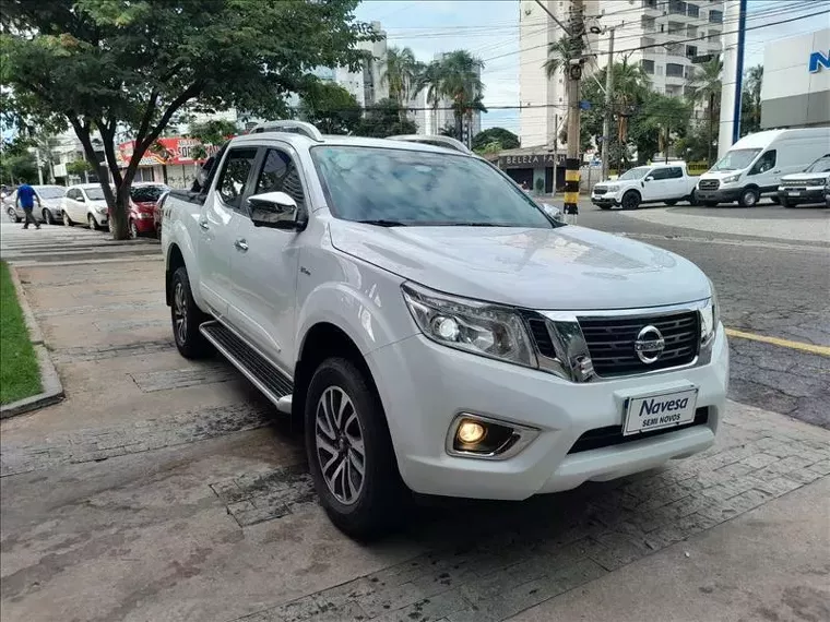 Nissan Frontier Branco 14