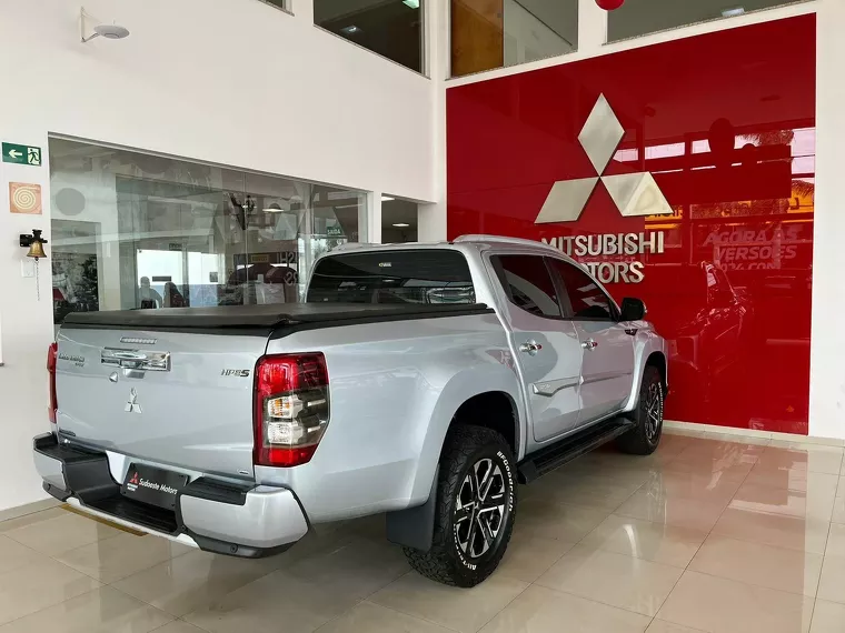 Mitsubishi L200 Triton Prata 7