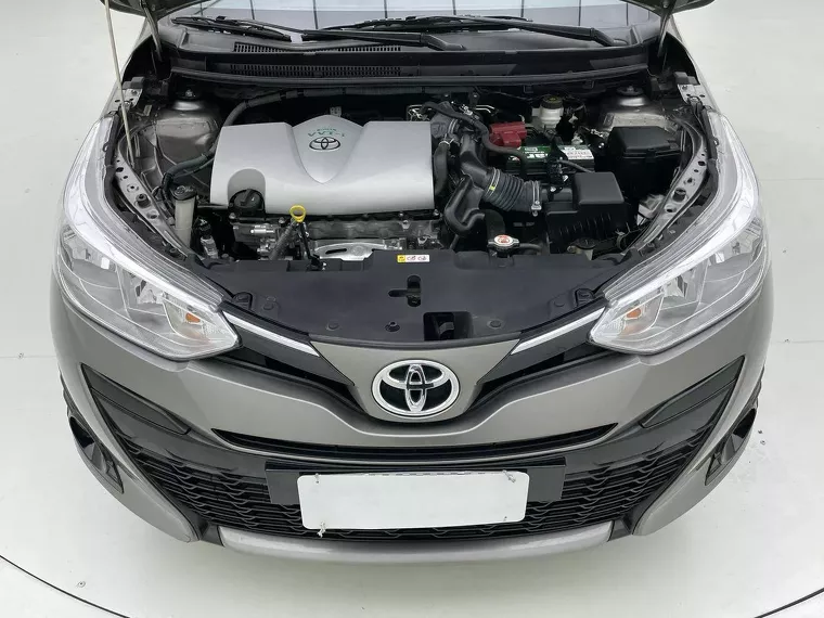 Toyota Yaris Cinza 15