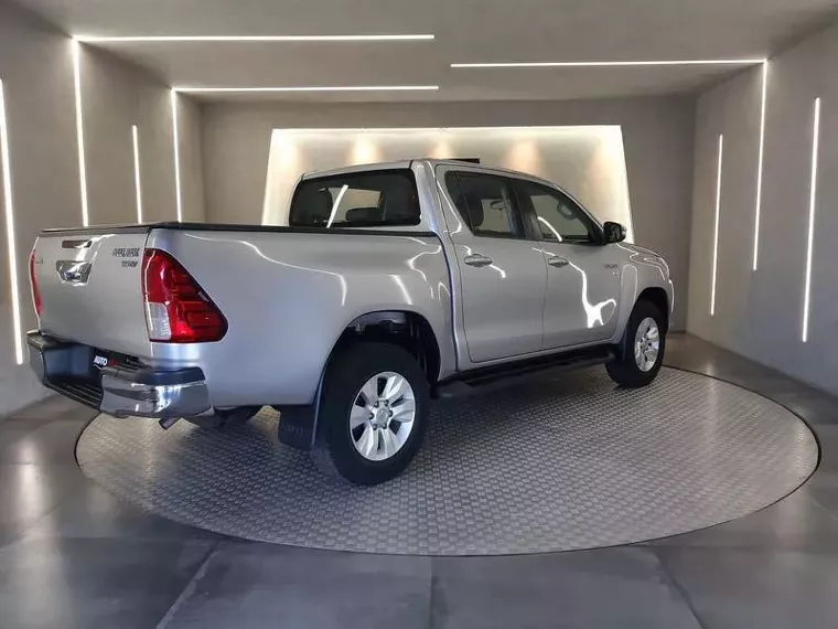 Toyota Hilux Prata 2