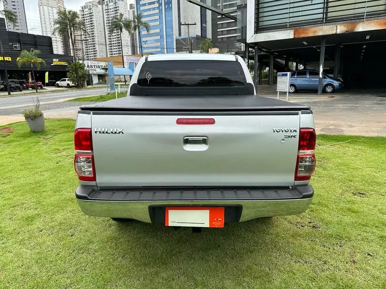 Toyota Hilux Prata 6