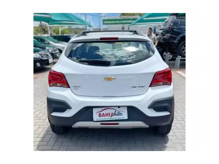 Chevrolet Onix Branco 3