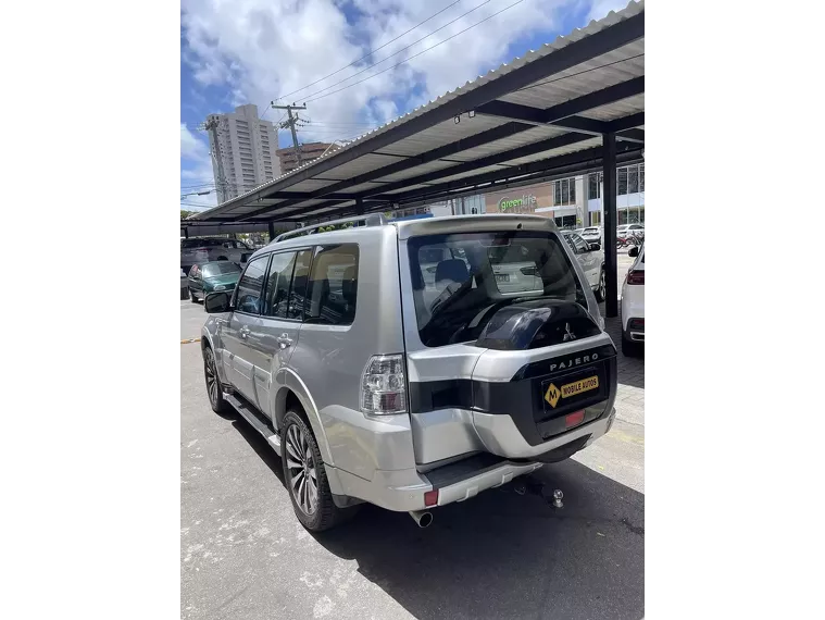 Mitsubishi Pajero Full Prata 5