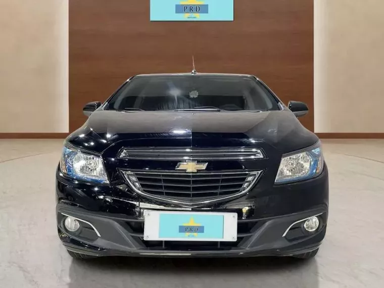 Chevrolet Onix Preto 1