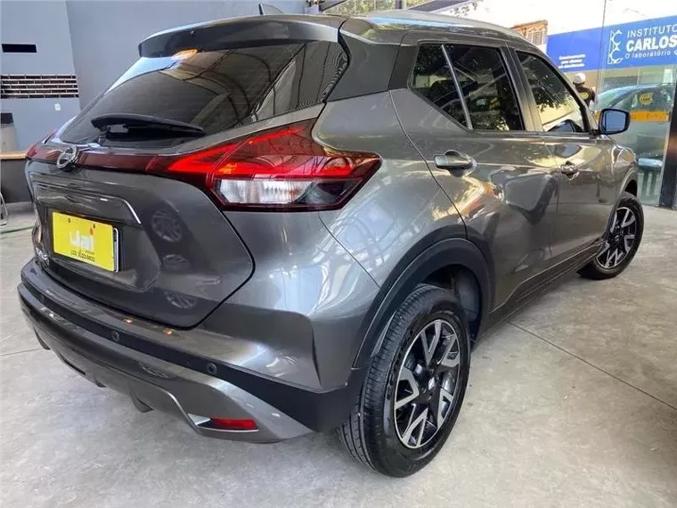 Nissan Kicks Cinza 2