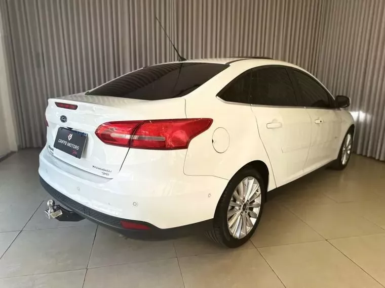 Ford Focus Branco 14