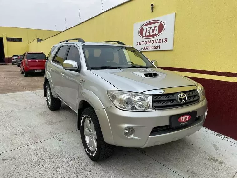 Toyota Hilux SW4 Prata 1