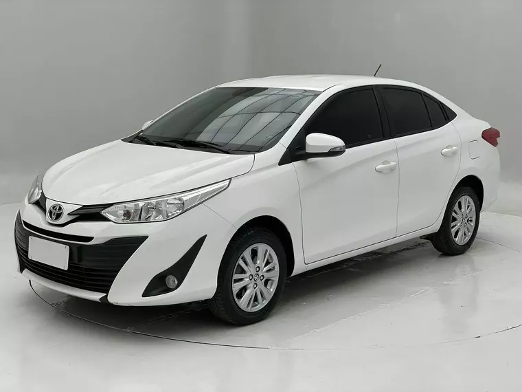 Toyota Yaris Branco 1