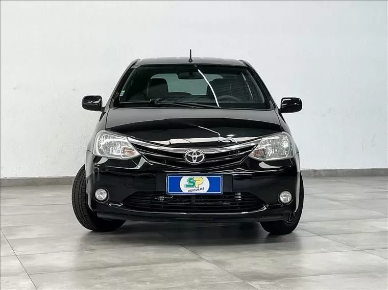 Toyota Etios Preto 4