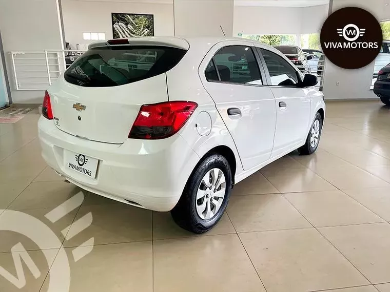 Chevrolet Onix Branco 6