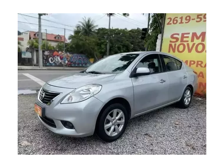 Nissan Versa Prata 1